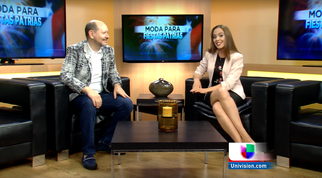 Clara Trullenque presentando el segmento de moda Noticiero Primera Edición Texas